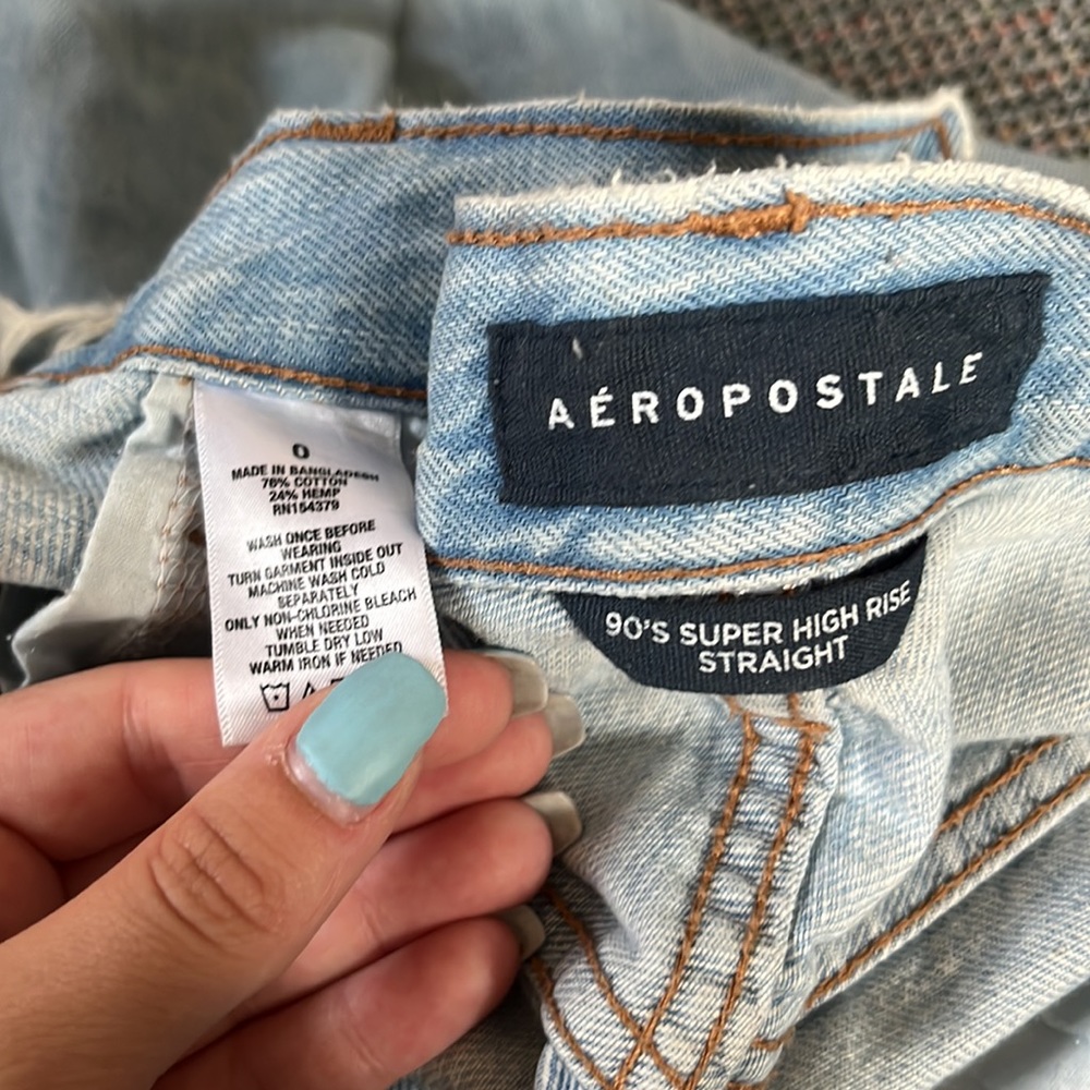 High Rise Mom Jeans - Picture 4 of 4